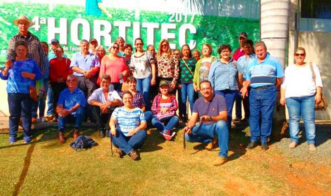 Caravana de Descalvado visita a 24ª Hortitec, em Holambra
