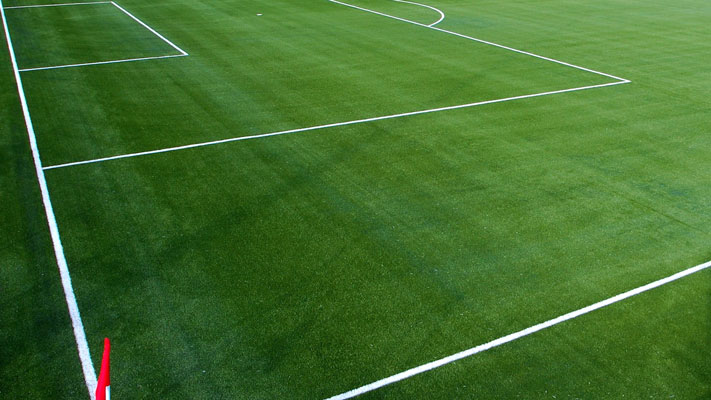 Prefeito dá o pontapé inicial para a implantação do campo de grama sintética no Ginásio Municipal de Esportes