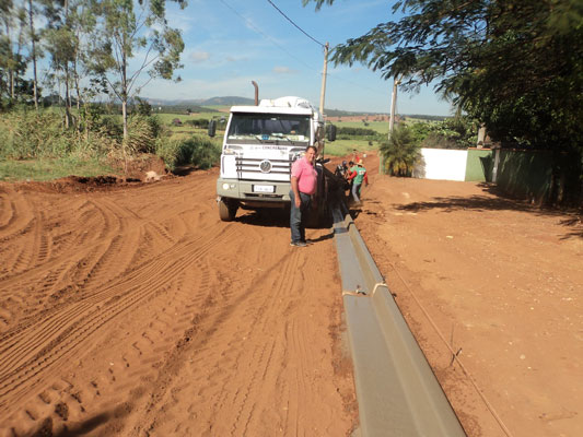 Becão confere obras de infraestrutura em ruas do Distrito Industrial do Tamanduá