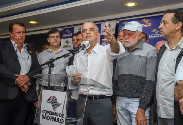 Becão assina convênio de R$ 1 milhão para recapeamento de ruas