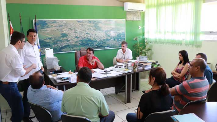 Prefeito se reúne com secretários, diretores e representantes da Associação dos Funcionários Públicos para alinhar últimos detalhes para o pagamento da licença-prêmio