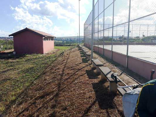 Secretaria de Esportes realiza limpeza e manutenção de áreas esportivas