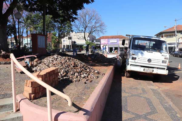 Praça da Matriz começa a receber melhorias