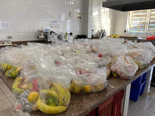 PREFEITURA MUNICIPAL DE DESCALVADO, ATRAVÉS DA SECRETARIA DE EDUCAÇÃO E CULTURA, ESTÁ DISTRIBUINDO OS KITS DE ALIMENTAÇÃO ESCOLAR