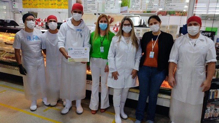 Prefeito entrega mais um certificado do Serviço de Inspeção Municipal – o SIM