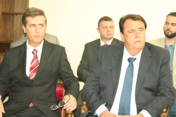 Prefeito Becão Reschini toma posse e recebe a transmissão de governo por Paulo Guerra