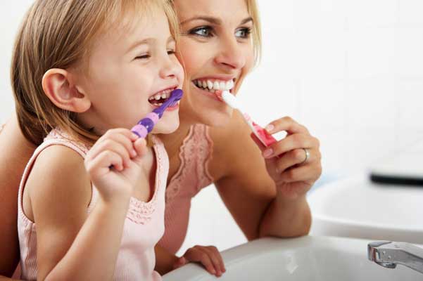 Dentistas da  rede pública alertam os pais para aumento de cáries nas crianças