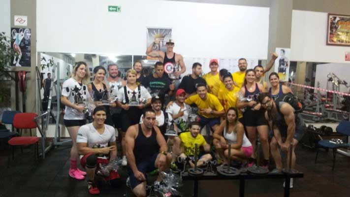 Equipe Monsters se prepara para o Brasileiro de Powerlifting