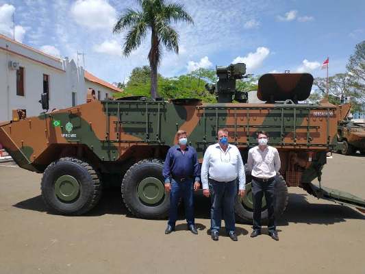 Exército Brasileiro faz homenagem à Descalvado e batiza novo blindado com o nome da cidade