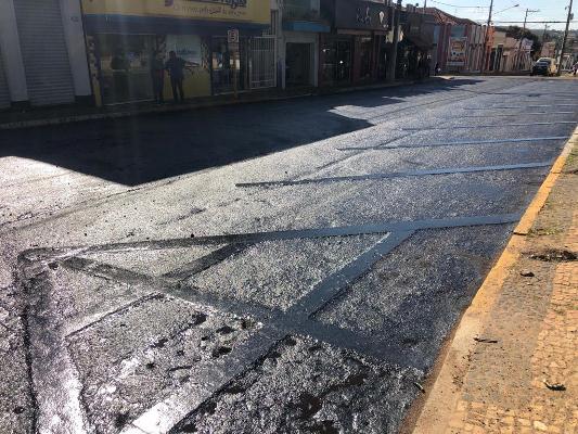 Prefeitura prossegue com o recapeamento de ruas da região central de Descalvado