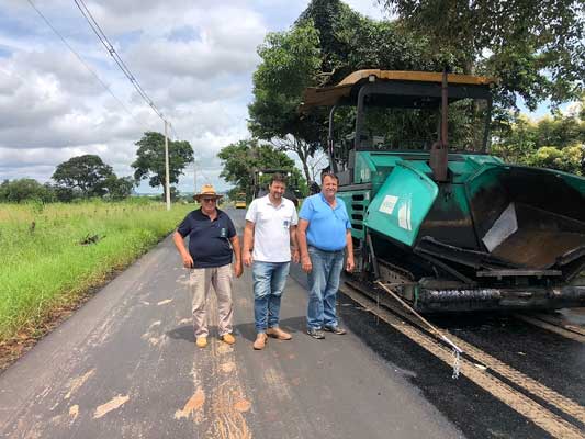 Prefeitura acompanha o recape da Vicinal Vito Gaia Puoli