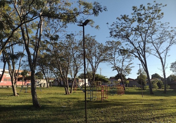 Prefeitura instala modelo de energia solar na Praça do Cerrado