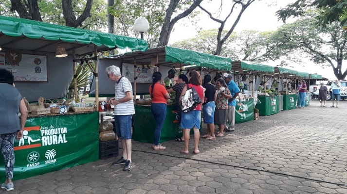 Prefeitura faz a abertura oficial da Feira do Produtor Rural, na Praça São Benedito