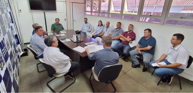 Prefeito anuncia aos empresários do setor sucroalcooleiro a vinda de capacitação profissional para operador de colhedora